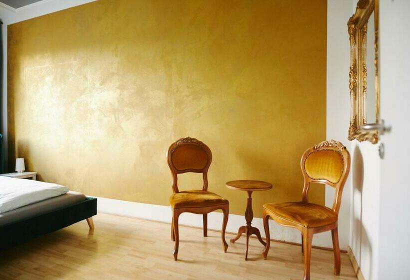 اتاق استاندارد با سرویس بهداشتی مشترک, Sleep Station Hostel