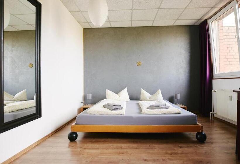 اتاق استاندارد, Sleep Station Hostel