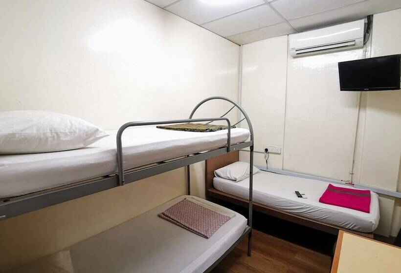 اتاق استاندارد سه تخته با سرویس بهداشتی مشترک, Ros Heritage Motel