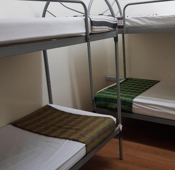 اتاق استاندارد چهارنفره با سرویس بهداشتی مشترک, Ros Heritage Motel