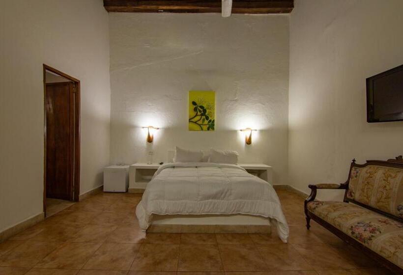 سوییت, Casa Del Tejadillo