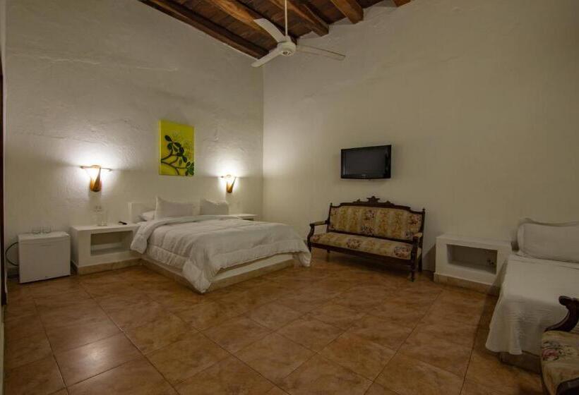سوییت, Casa Del Tejadillo