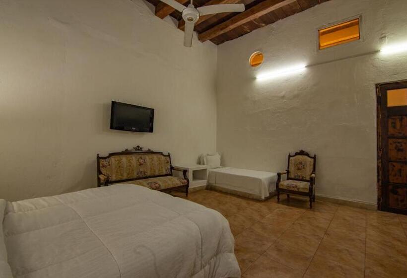 سوییت, Casa Del Tejadillo