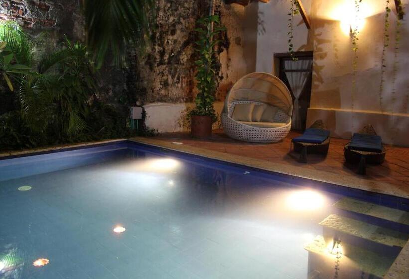 ویلای یک اتاق خوابه با استخر شنا, Casa Del Tejadillo
