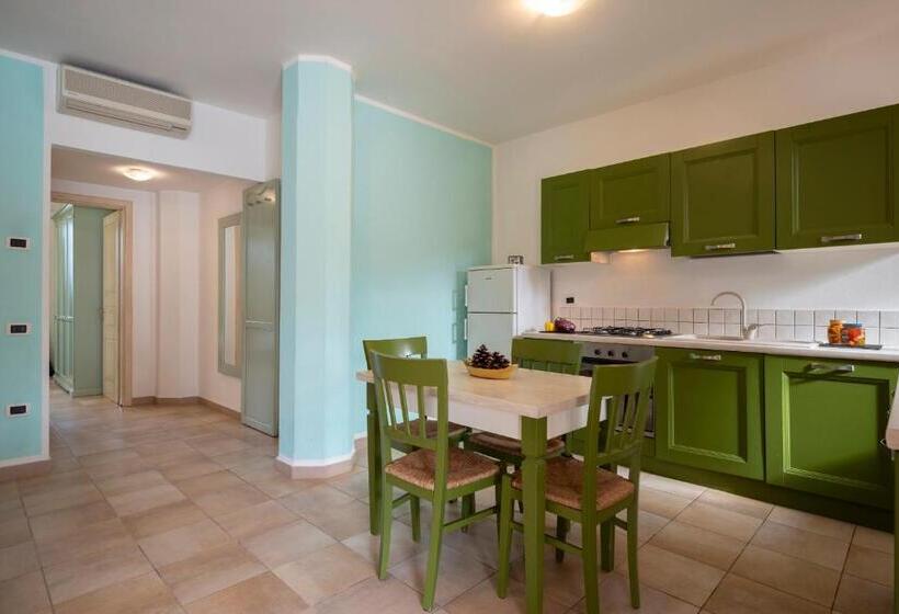 プールの見える１ベッドルームアパートメント, Ombra Verde Residence E B&b
