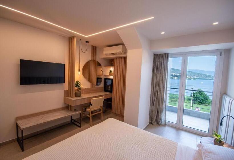 اتاق استاندارد با چشم‌انداز دریاچه, Paralimnio Suites