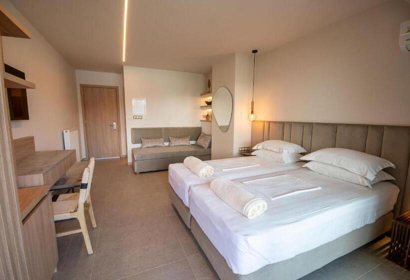 سوییت جونیور, Paralimnio Suites