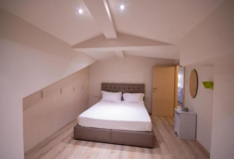 اتاق استاندارد, Paralimnio Suites