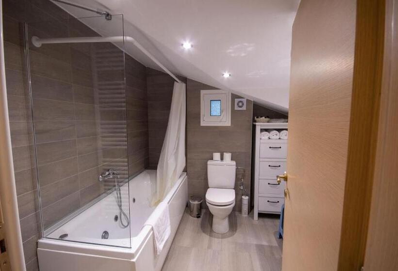 اتاق استاندارد, Paralimnio Suites