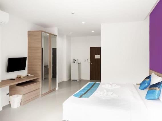 سوییت با چشم‌انداز کوه, S4 Nai Yang Beach   Near Phuket Airport
