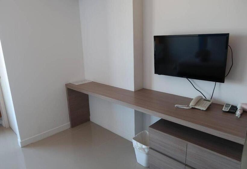 سوییت با چشم‌انداز کوه, S4 Nai Yang Beach   Near Phuket Airport