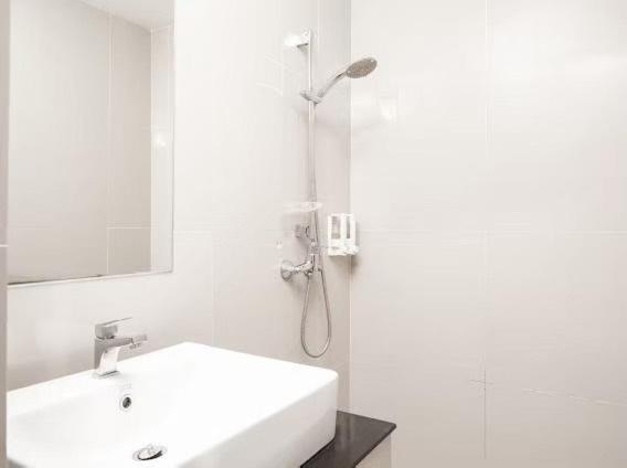 سوییت با چشم‌انداز استخر, S4 Nai Yang Beach   Near Phuket Airport