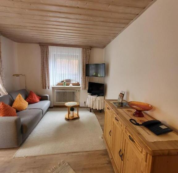 آپارتمان 1 خوابه با تراس, Landhaus Weiß