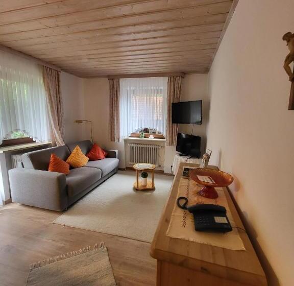 آپارتمان 1 خوابه با تراس, Landhaus Weiß