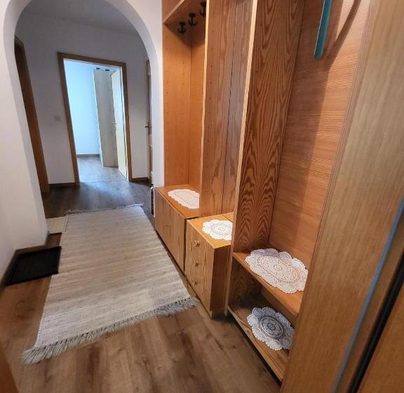 آپارتمان 1 خوابه با تراس, Landhaus Weiß