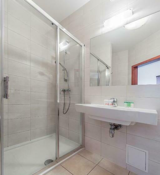 اتاق لوکس با بالکن و چشم‌انداز دریا, Rezydent Resort