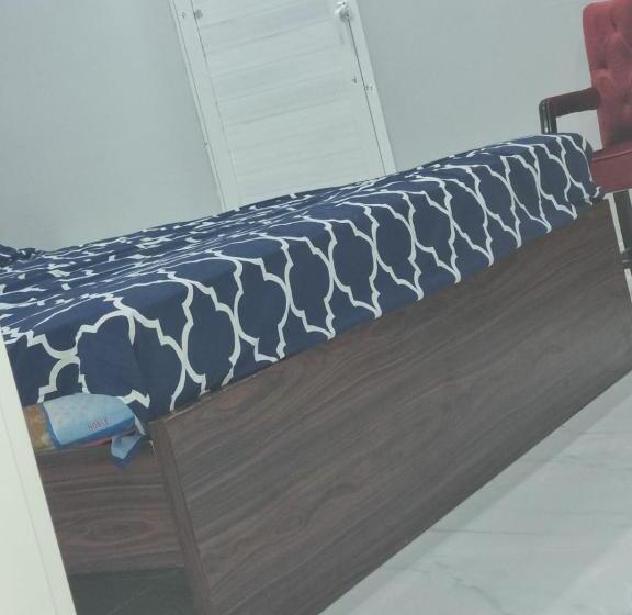 Economy Triple Room, Karachi Guest House Gulshan E Iqbal