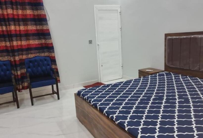 Economy Triple Room, Karachi Guest House Gulshan E Iqbal