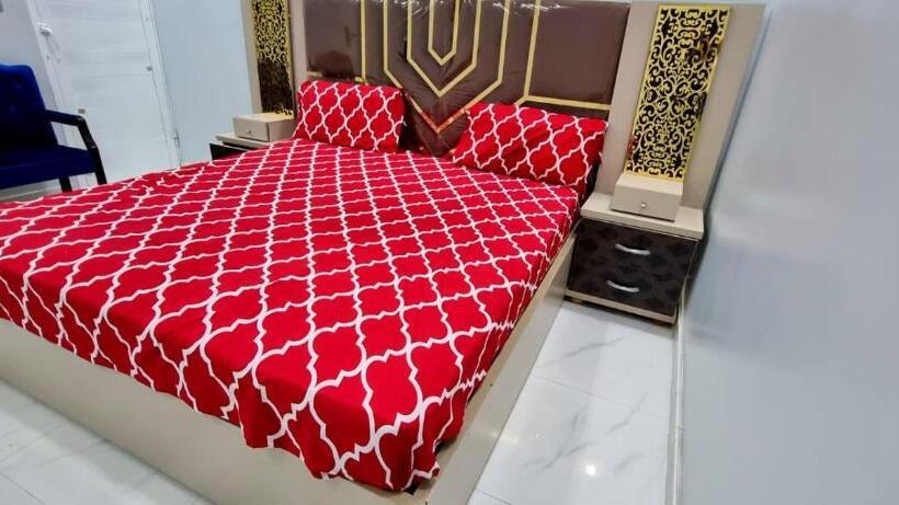 Economy Triple Room, Karachi Guest House Gulshan E Iqbal