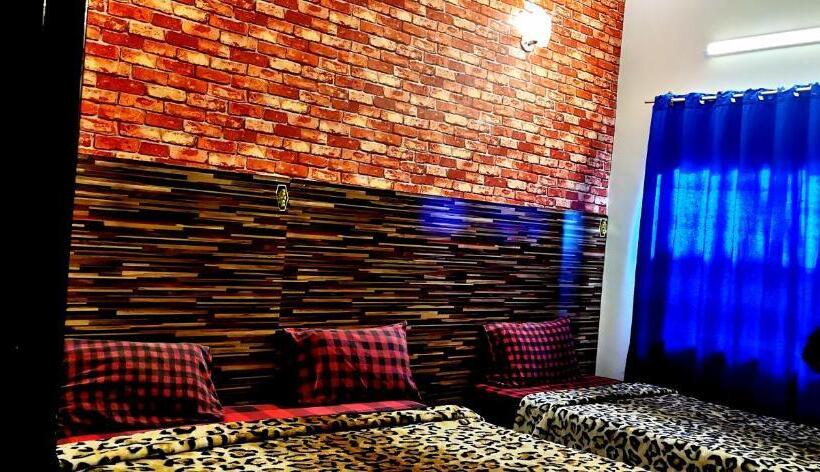 Economy Triple Room, Karachi Guest House Gulshan E Iqbal