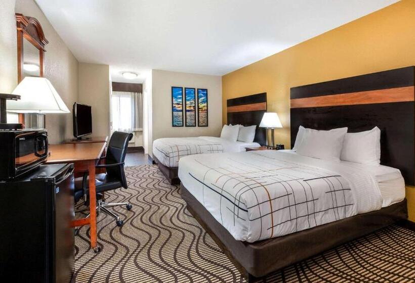 اتاق لوکس, La Quinta Inn By Wyndham Sandusky Near Cedar Point