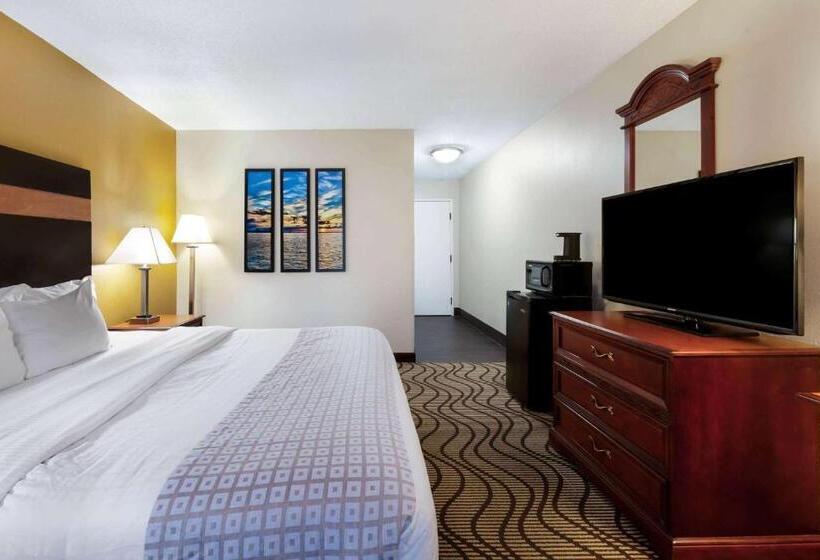 اتاق استاندارد با تخت بزرگ, La Quinta Inn By Wyndham Sandusky Near Cedar Point