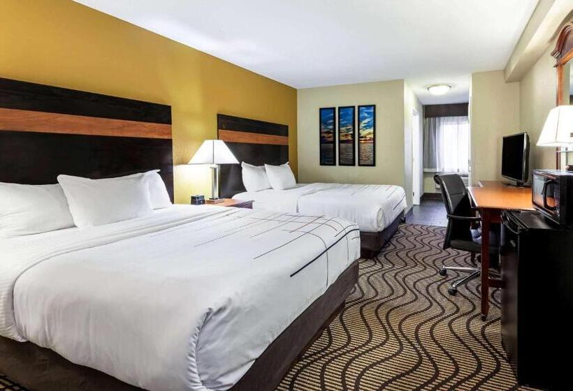 Standard Room Adapted for people with reduced mobility, La Quinta Inn By Wyndham Sandusky Near Cedar Point