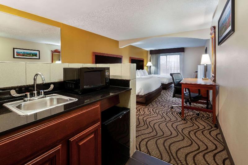 Suite King Bed, La Quinta Inn By Wyndham Sandusky Near Cedar Point