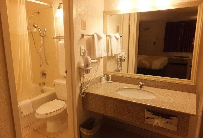 ２ダブルベッドのスタンダードルーム, Quality Inn & Suites Lake Havasu City