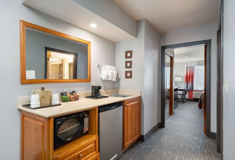 سوییت, Ramada By Wyndham Sioux Falls Airport   Waterpark Resort & Event Center