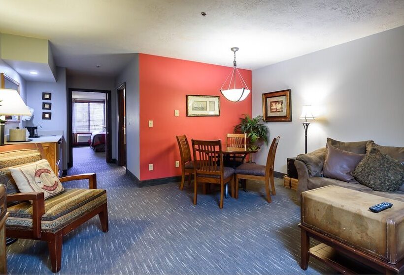 سوئیت با تخت بزرگ, Ramada By Wyndham Sioux Falls Airport   Waterpark Resort & Event Center
