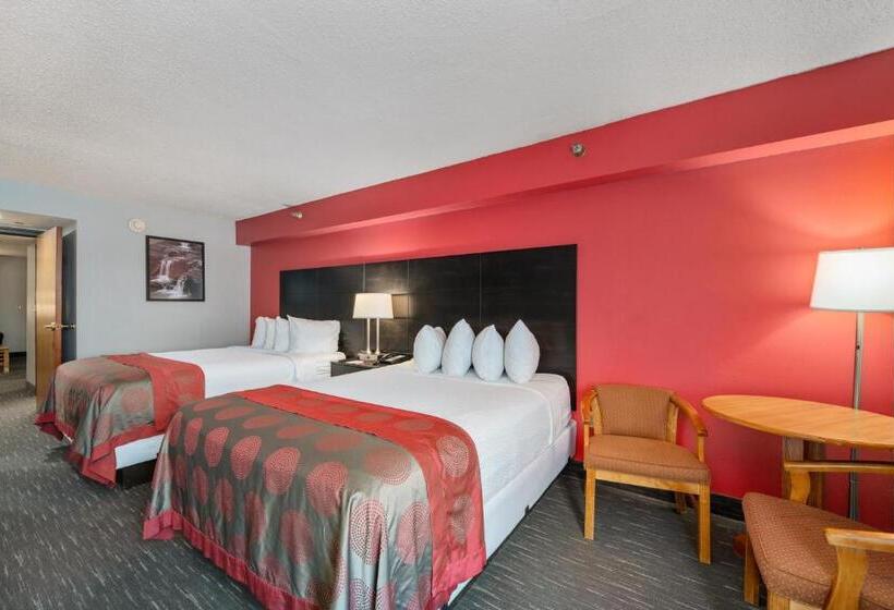 سوییت با چشم‌انداز استخر, Ramada By Wyndham Sioux Falls Airport  & Suites