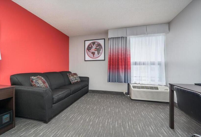 اتاق استاندارد با تخت بزرگ, Ramada By Wyndham Sioux Falls Airport   Waterpark Resort & Event Center
