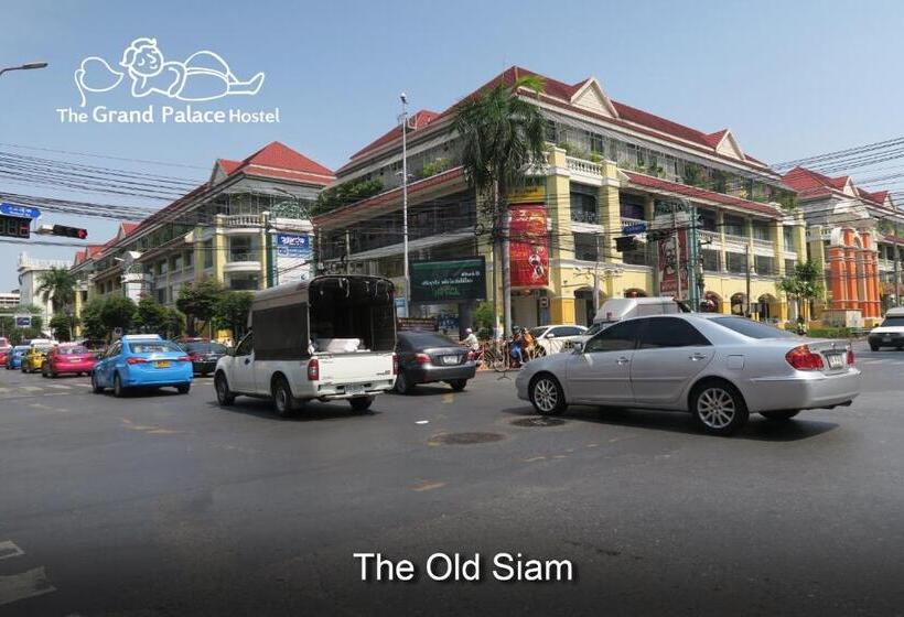 اتاق لوکس با تخت بزرگ, The Grand Palace Hostel