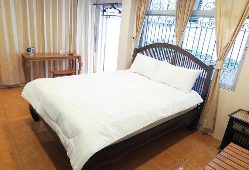 اتاق لوکس یک تخته, The Grand Palace Hostel