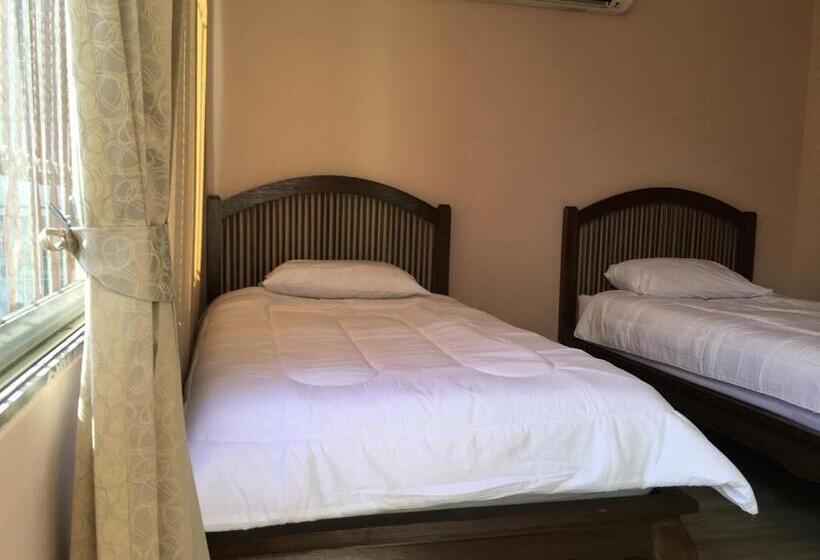 اتاق لوکس, The Grand Palace Hostel