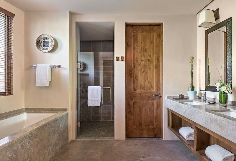 Deluxe Room Adapted for people with reduced mobility, Four Seasons Resort Rancho Encantando Santa Fe