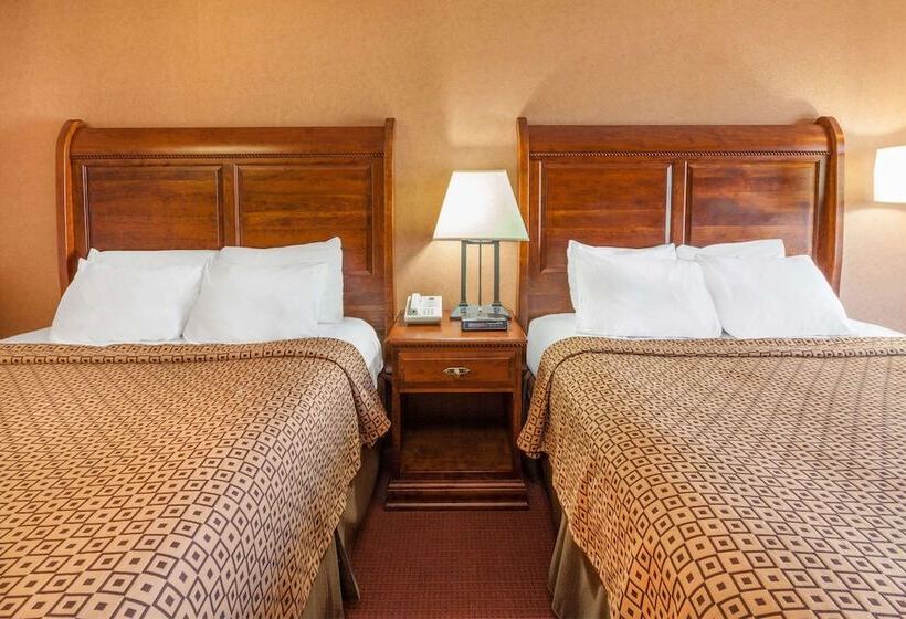 Standard Room 2 Double Beds, Ramada By Wyndham Mackinaw City Waterfront