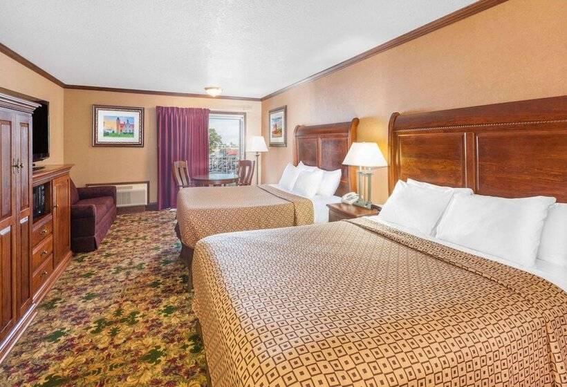 اتاق استاندارد با 2 تخت دوبل, Ramada By Wyndham Mackinaw City Waterfront