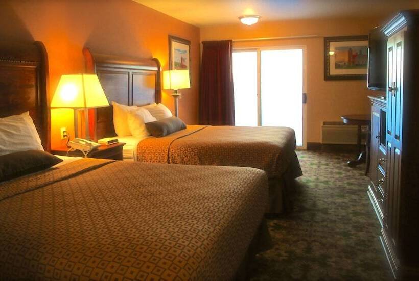 Standard Room 2 Double Beds, Ramada By Wyndham Mackinaw City Waterfront