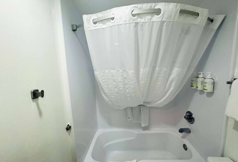 اتاق استاندارد با 2 تخت دوبل, Ramada By Wyndham San Diego Airport