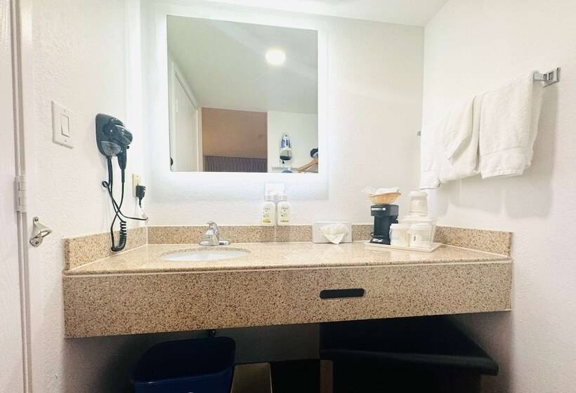 اتاق استاندارد با 2 تخت دوبل, Ramada By Wyndham San Diego Airport