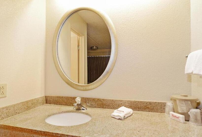 اتاق لوکس, Red Roof Inn Akron