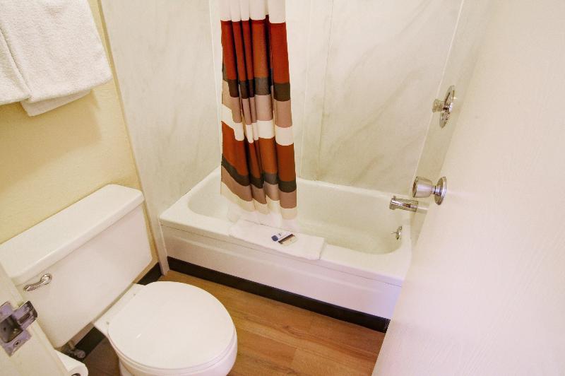 اتاق سوپریور با تخت بزرگ, American Inn & Suites Bishop Airport Flint