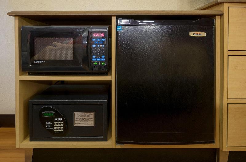 اتاق سوپریور با تخت بزرگ, Red Roof Inn Huntington