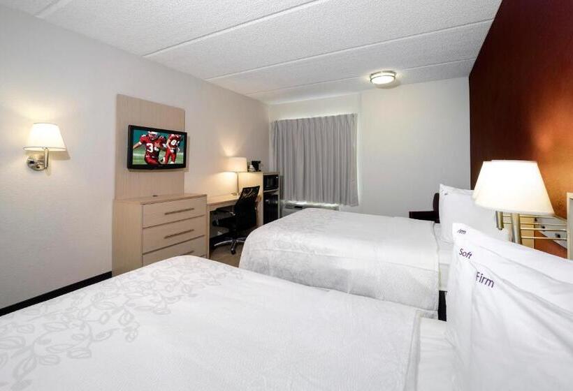 Deluxe Room Adapted for people with reduced mobility, Red Roof Plus+ Gainesville