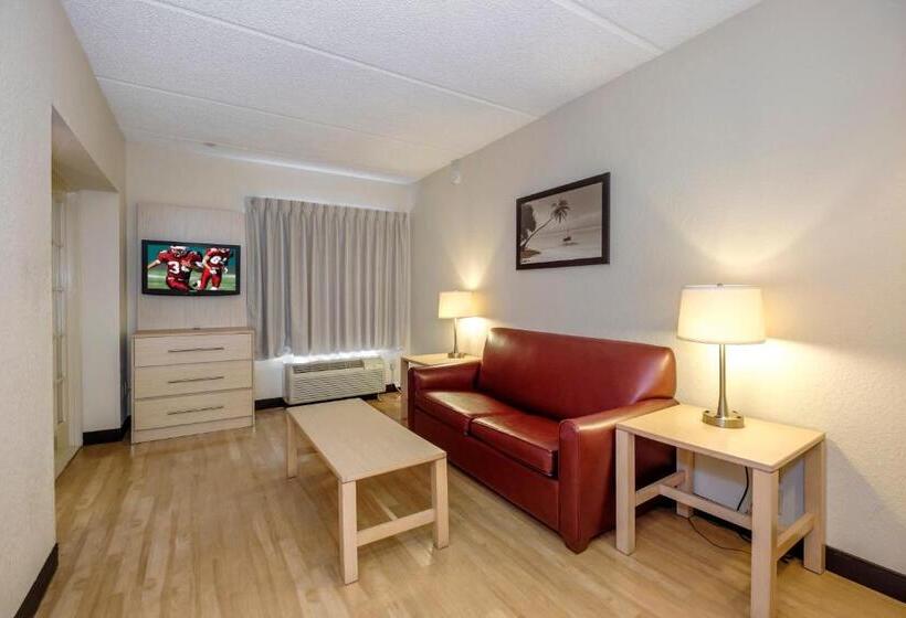 سوئیت برای معلولان, Red Roof Inn Plus + Gainesville
