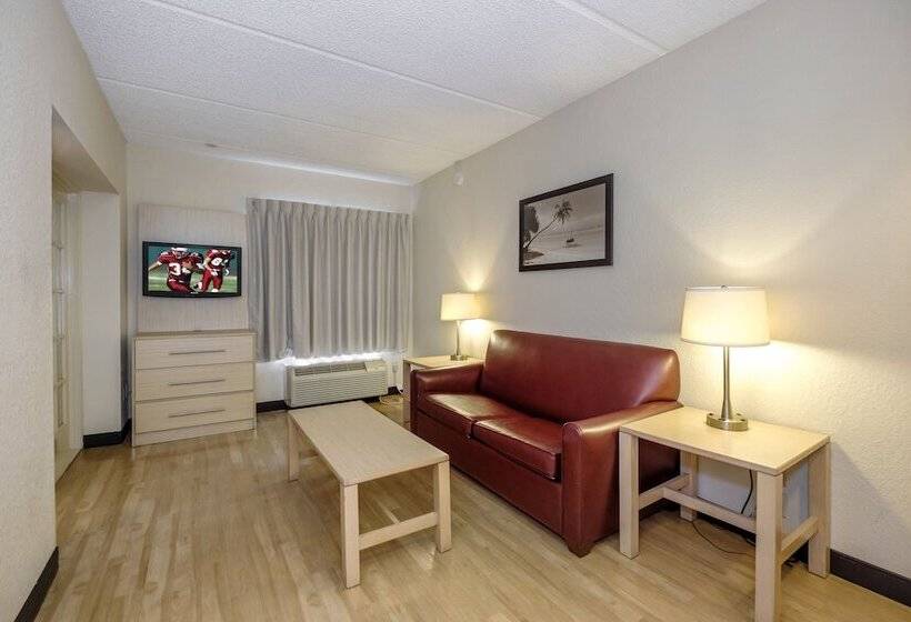 سوئیت برای معلولان, Red Roof Inn Plus + Gainesville