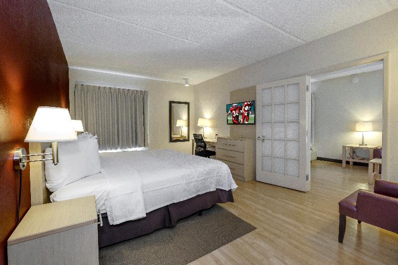 سوئیت با تخت بزرگ, Red Roof Inn Plus + Gainesville