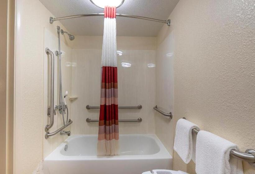 חדר סופריור מותאם לאדם עם מוגבלויות, Red Roof Inn Plus+ Houston   Energy Corridor